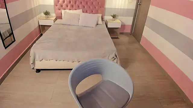 Snapshot of Carol_Pinter chatting on 02-07-25, 01:11 Carol Pinter online show from 02-07-25, 01:11