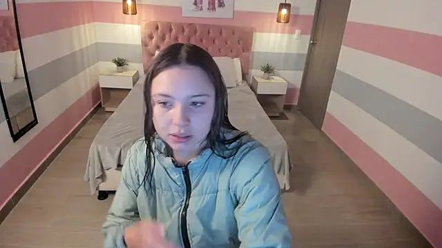 Snapshot of Carol_Pinter chatting on 02-12-25, 12:44 Carol Pinter online show from 02-12-25, 12:44