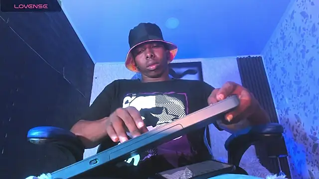 Snapshot of JD_THEBABY chatting on 03-12-25, 12:36 JD THEBABY online show from 03-12-25, 12:36