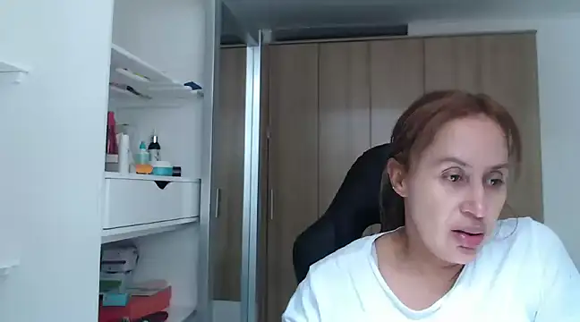 Snapshot of RoxanaLove9 chatting on 01-10-25, 06:28 RoxanaLove9 online show from 01-10-25, 06:28