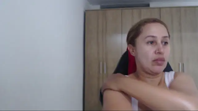 Snapshot of RoxanaLove9 chatting on 09-21-25, 09:05 RoxanaLove9 online show from 09-21-25, 09:05