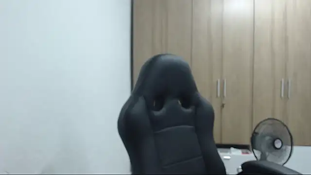 Snapshot of RoxanaLove9 chatting on 09-24-25, 11:52 RoxanaLove9 online show from 09-24-25, 11:52