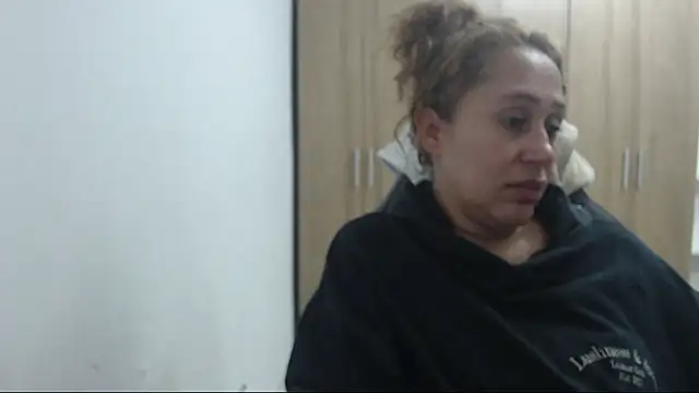 Snapshot of RoxanaLove9 chatting on 09-29-25, 04:28 RoxanaLove9 online show from 09-29-25, 04:28