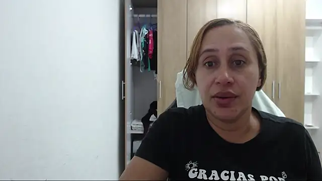 Snapshot of RoxanaLove9 chatting on 10-12-25, 11:59 RoxanaLove9 online show from 10-12-25, 11:59