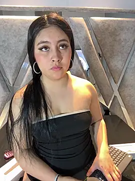 Annie9  online show from 11-23-25, 05:18