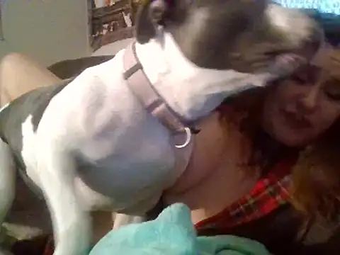 Snapshot of IvanaPlenty chatting on 12-22-24, 01:44 IvanaPlenty online show from 12-22-24, 01:44