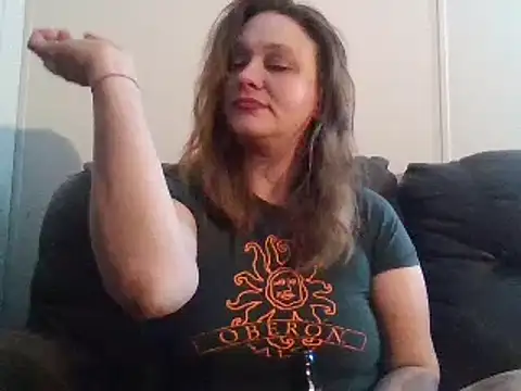 Snapshot of IvanaPlenty chatting on 01-13-25, 12:35 IvanaPlenty online show from 01-13-25, 12:35