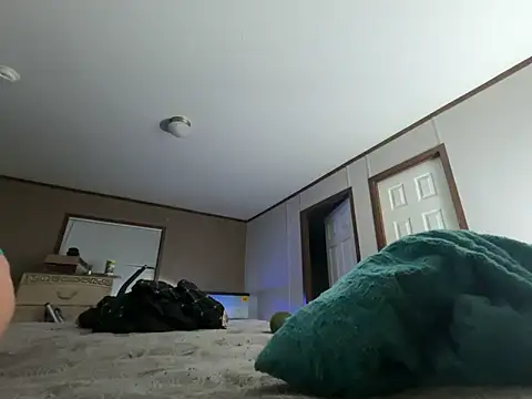 Snapshot of IvanaPlenty chatting on 10-09-25, 04:32 IvanaPlenty online show from 10-09-25, 04:32