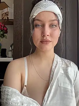 KikiWatson online show from 03-01-25, 12:12