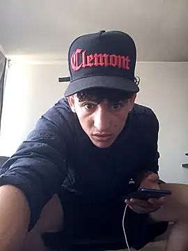 Snapshot of LatinBoysxxx chatting on 12-05-24, 05:39 LatinBoysxxx online show from 12-05-24, 05:39