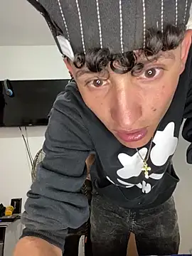 Snapshot of LatinBoysxxx chatting on 01-20-25, 06:53 LatinBoysxxx online show from 01-20-25, 06:53