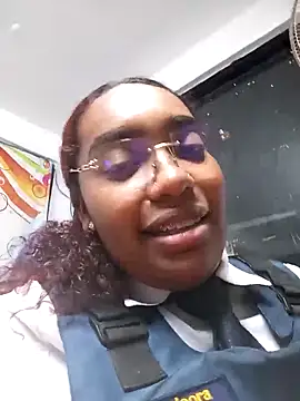 Snapshot of Cinnamon-Skin chatting on 12-05-24, 04:09 Cinnamon-Skin online show from 12-05-24, 04:09