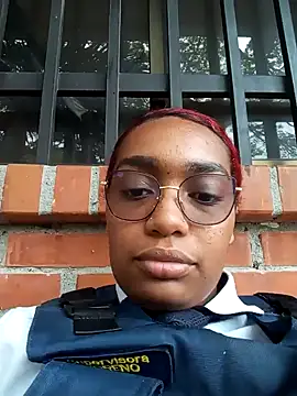 Snapshot of Cinnamon-Skin chatting on 01-05-25, 08:21 Cinnamon-Skin online show from 01-05-25, 08:21