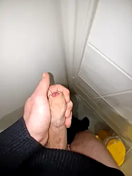 Snapshot of Landryyyyy chatting on 12-19-24, 07:29 Landryyyyy online show from 12-19-24, 07:29