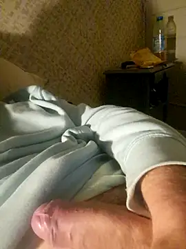 Snapshot of Landryyyyy chatting on 10-16-25, 09:05 Landryyyyy online show from 10-16-25, 09:05