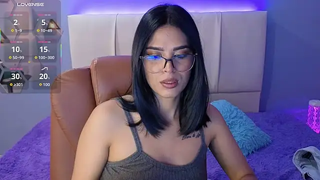 Snapshot of AlessiaVal_ chatting on 09-11-25, 04:07 AlessiaVal online show from 09-11-25, 04:07