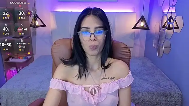 Snapshot of AlessiaVal_ chatting on 10-13-25, 03:45 AlessiaVal online show from 10-13-25, 03:45