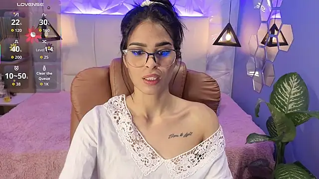 Snapshot of AlessiaVal_ chatting on 11-07-25, 01:33 AlessiaVal online show from 11-07-25, 01:33