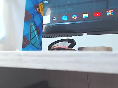 emassquirt28 online show from 10-29-25, 05:42