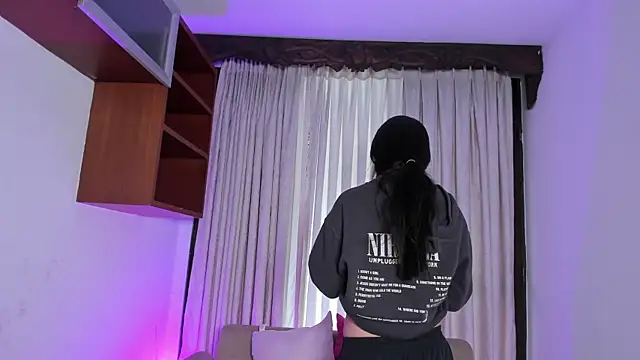 HannaRhodes online show from 11-14-25, 01:43