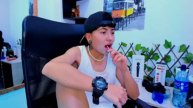 Im Mathias online show from 11-23-25, 04:07