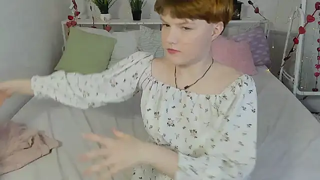 DreamyLuna online show from 01-25-25, 08:42