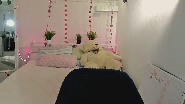 DreamyLuna online show from 10-09-25, 08:51