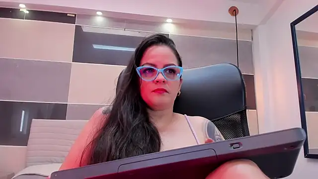 Snapshot of Zara_Jackson chatting on 06-27-26, 01:06 Zara Jackson online show from 06-27-26, 01:06
