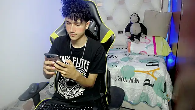 johnny cagee online show from 11-22-25, 03:38