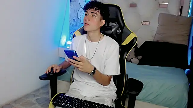 johnny cagee online show from 12-14-25, 03:56