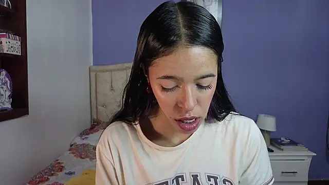 Snapshot of stephania_t chatting on 04-27-26, 05:00 stephania t online show from 04-27-26, 05:00
