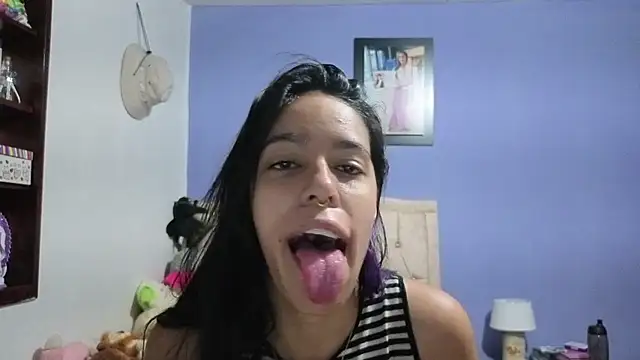 Snapshot of stephania_t chatting on 07-11-26, 02:20 stephania t online show from 07-11-26, 02:20