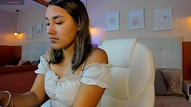  Sophie  miller online show from 04-11-26, 04:00