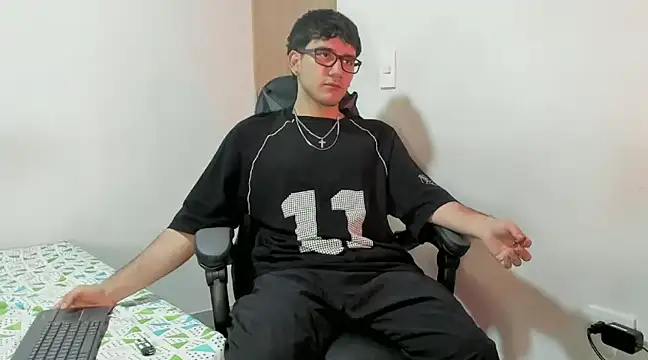 Snapshot of leo030809 chatting on 12-03-24, 11:24 leo030809 online show from 12-03-24, 11:24