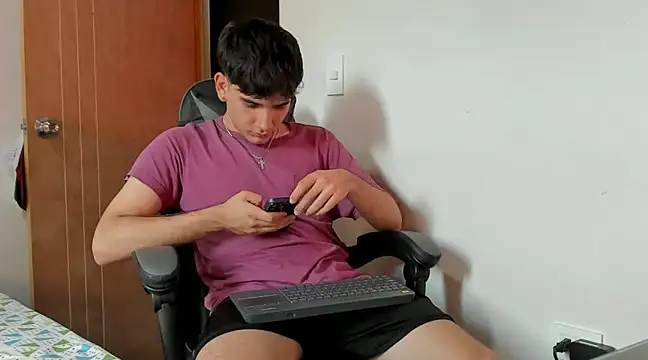 Snapshot of leo030809 chatting on 12-09-24, 09:26 leo030809 online show from 12-09-24, 09:26