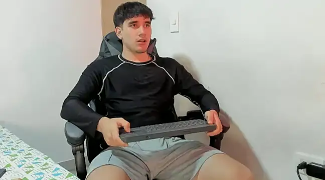 Snapshot of leo030809 chatting on 12-18-24, 12:32 leo030809 online show from 12-18-24, 12:32