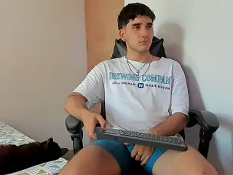 Snapshot of leo030809 chatting on 01-10-25, 07:21 leo030809 online show from 01-10-25, 07:21