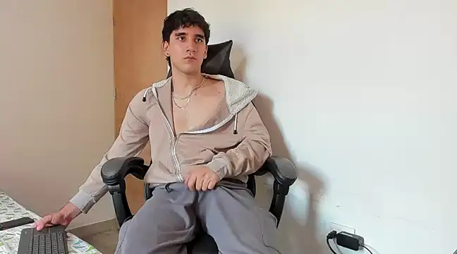 Snapshot of leo030809 chatting on 03-19-25, 05:50 leo030809 online show from 03-19-25, 05:50