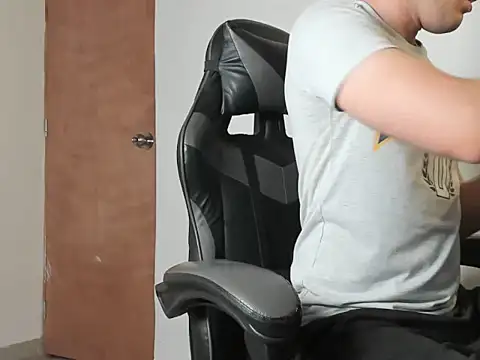 Snapshot of leo030809 chatting on 02-14-26, 09:00 leo030809 online show from 02-14-26, 09:00