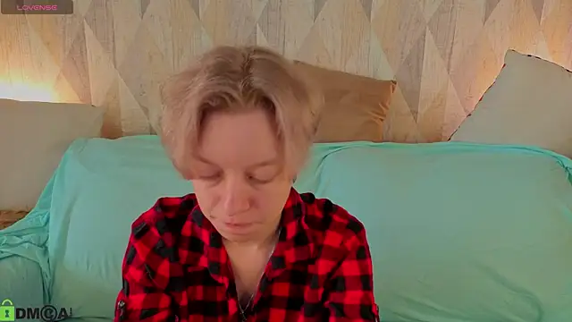 Snapshot of Michelle_Blond chatting on 07-16-26, 01:11 Michelle Blond online show from 07-16-26, 01:11
