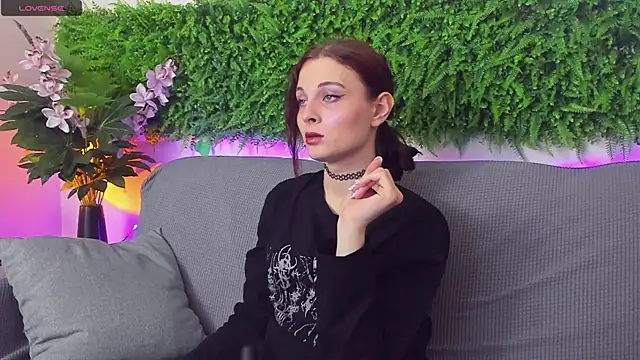 AprilAvery online show from 03-18-25, 04:15