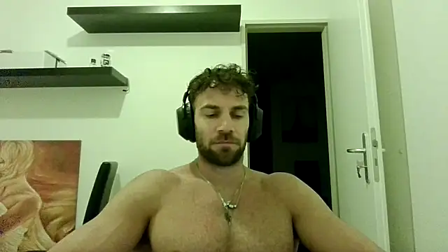 Snapshot of alpha-hunk chatting on 09-19-25, 06:52 alpha-hunk online show from 09-19-25, 06:52