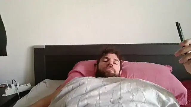 Snapshot of alpha-hunk chatting on 10-29-25, 07:32 alpha-hunk online show from 10-29-25, 07:32