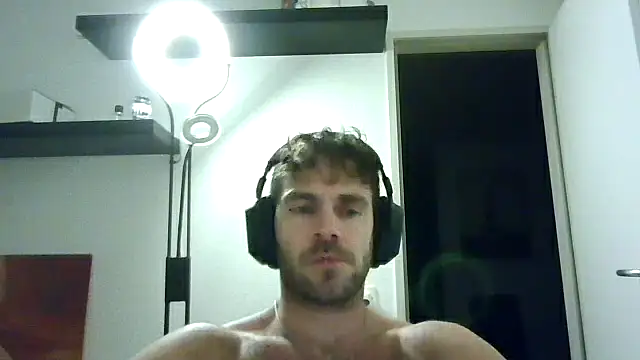 Snapshot of alpha-hunk chatting on 11-18-25, 09:19 alpha-hunk online show from 11-18-25, 09:19