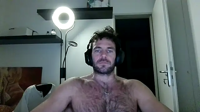 Snapshot of alpha-hunk chatting on 11-23-25, 09:25 alpha-hunk online show from 11-23-25, 09:25