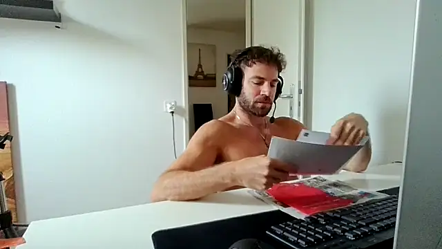 Snapshot of alpha-hunk chatting on 06-12-26, 10:03 alpha-hunk online show from 06-12-26, 10:03