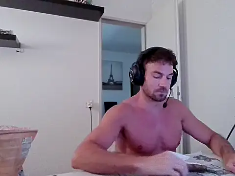 Snapshot of alpha-hunk chatting on 07-07-26, 07:09 alpha-hunk online show from 07-07-26, 07:09