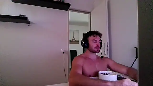 Snapshot of alpha-hunk chatting on 07-08-26, 10:31 alpha-hunk online show from 07-08-26, 10:31