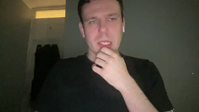 Snapshot of GotItGoin chatting on 04-25-26, 12:24 GotItGoin online show from 04-25-26, 12:24