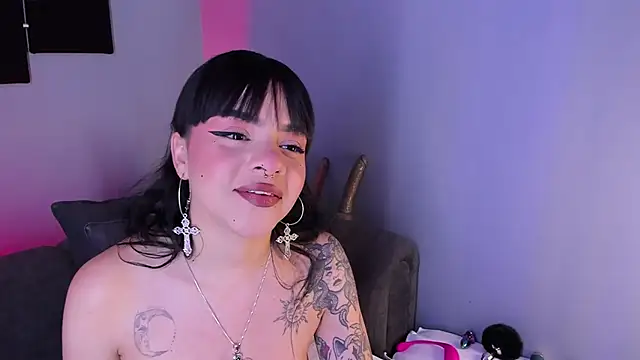 Snapshot of maddy_walker chatting on 01-22-25, 02:37 maddy walker online show from 01-22-25, 02:37